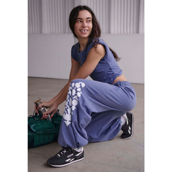 Free People Movement Logo Hot Shot Crossover Set NWT Medium Blue Indigo Sold Out - Picture 3 of 11